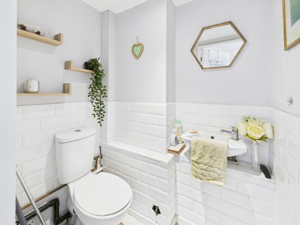 CAM02386G0-PR0143-STILL012