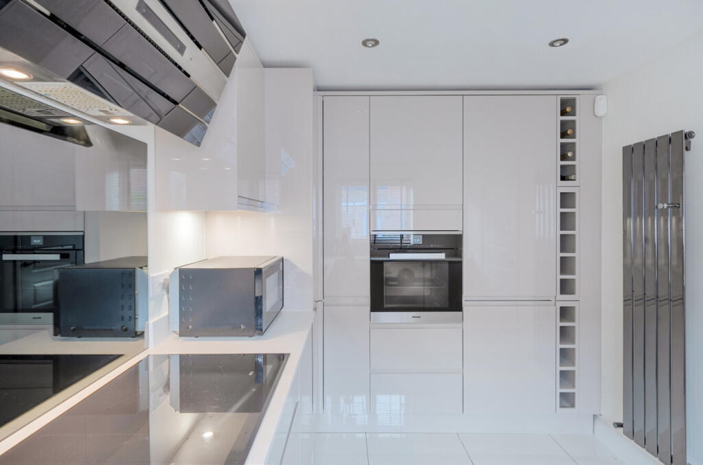 1347109-10-68b5dc...