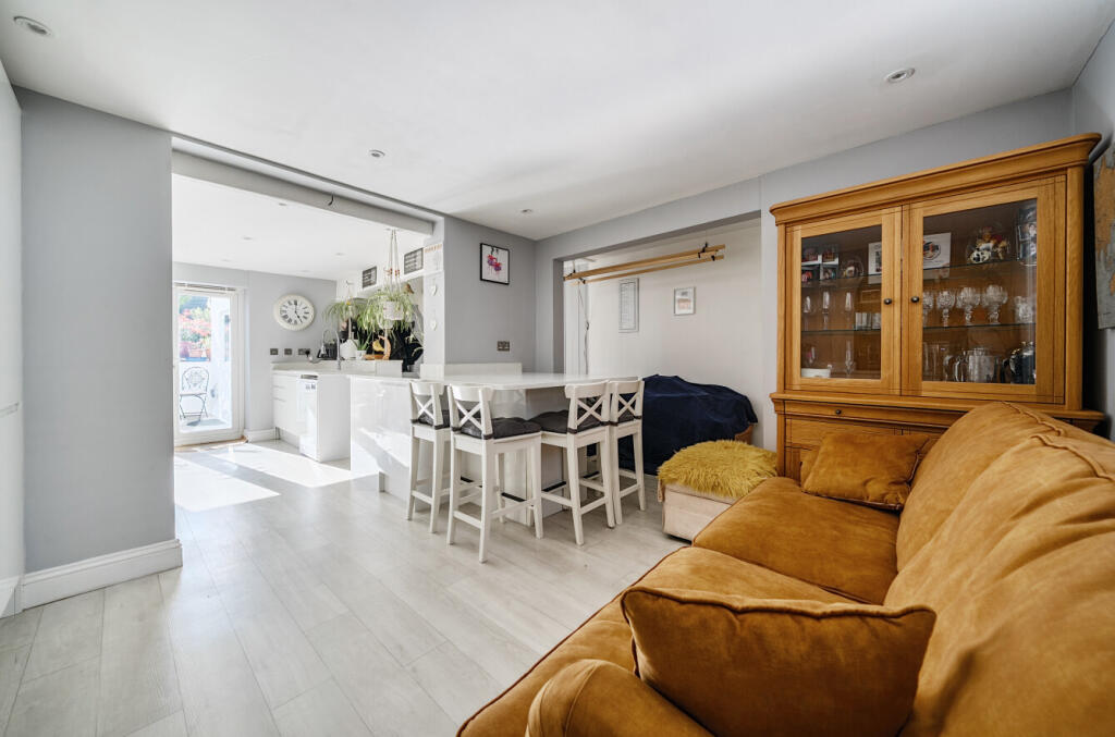 1346654-5-68b20a3...