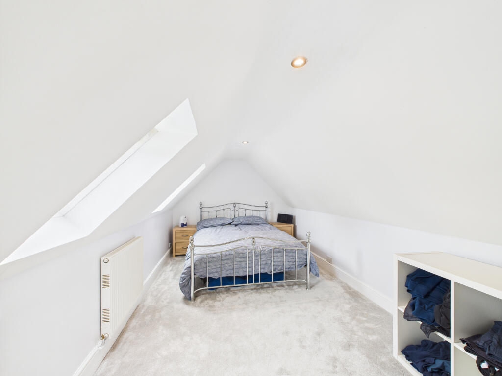 CAM02909G0-PR0425-STILL015