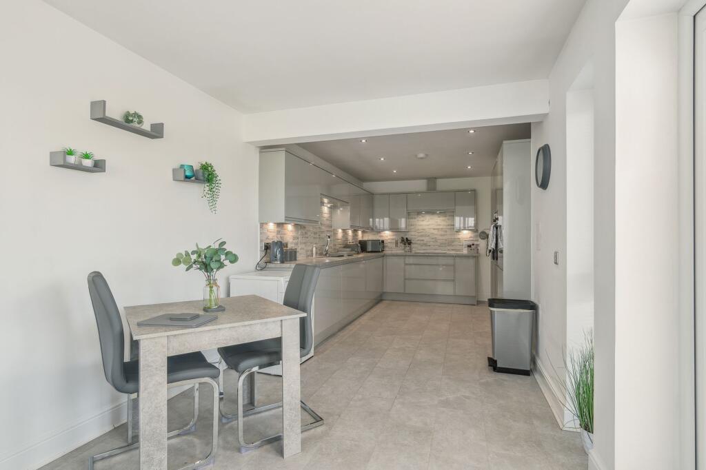 Kitchen / Dining Area