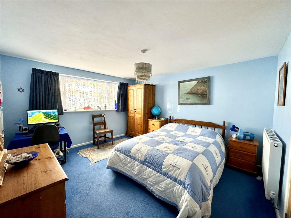 BEDROOM 4