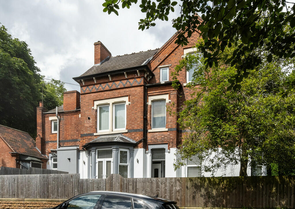 2-325 Woodborough...