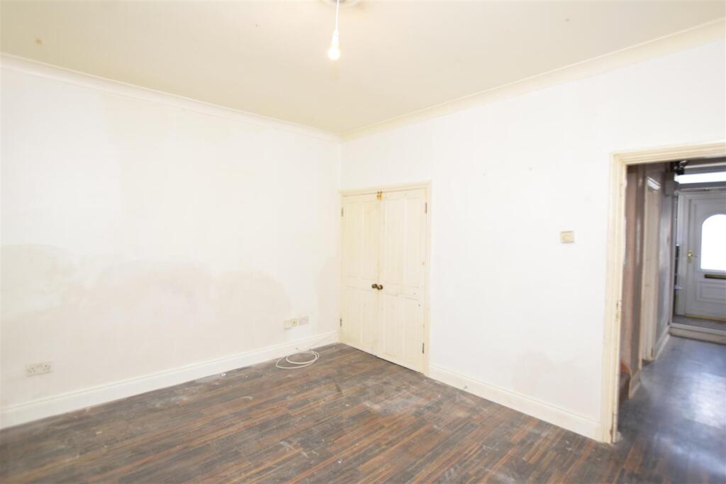 Dining room copy.jpg