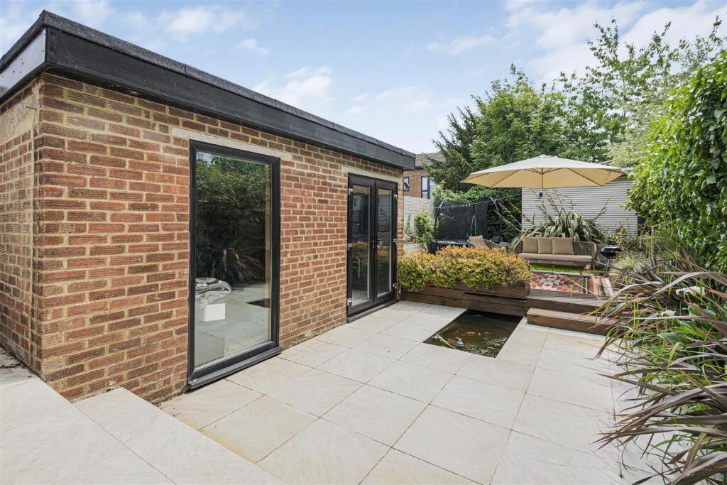 OUTBUILDING/OFFICE