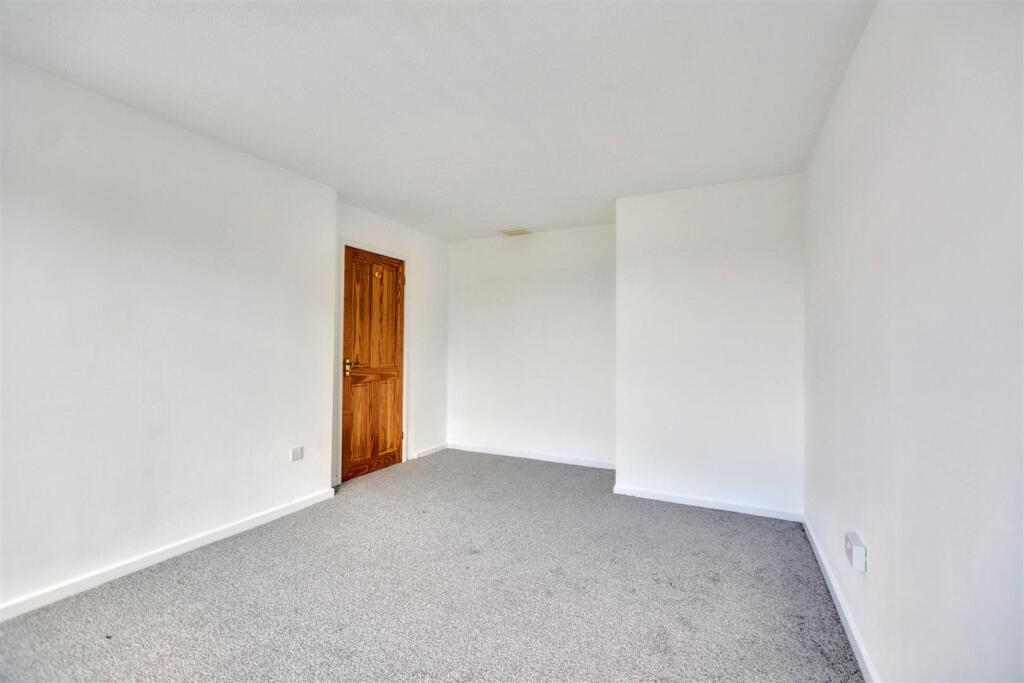 Bedroom 1_1.jpeg