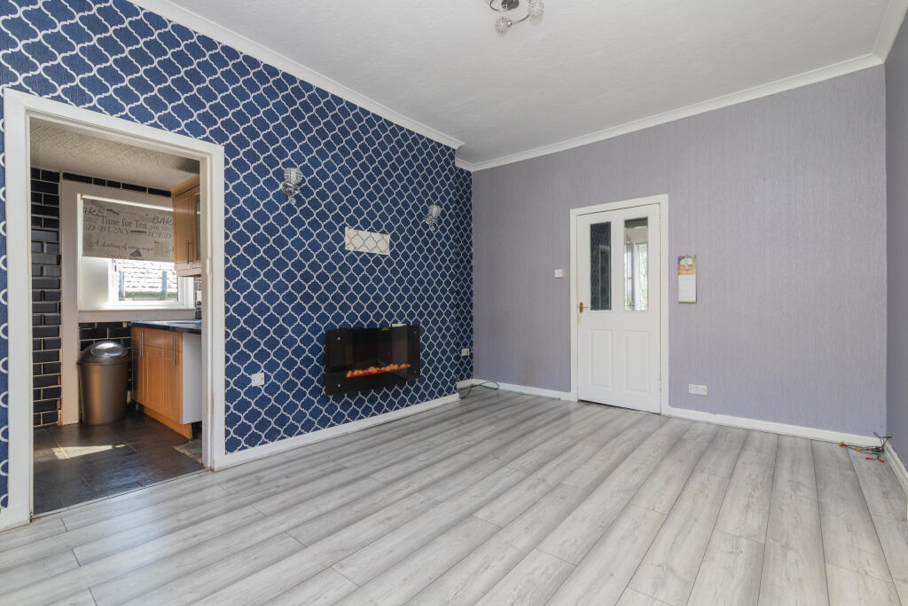 316 Gladsmuir rd Hillington Glasgow G52 2LQ L-15