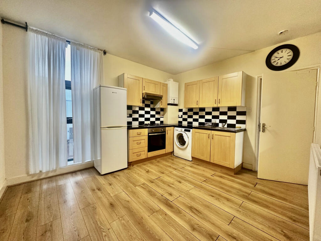 1F Caxton Road, SW19 8SJ