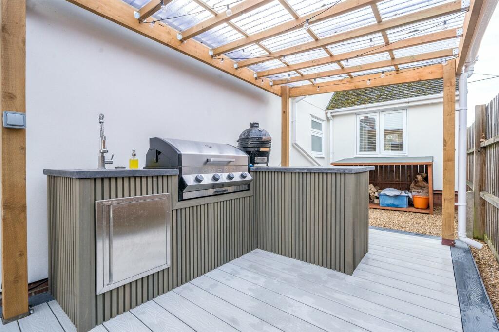 Outdoor Kitchen
