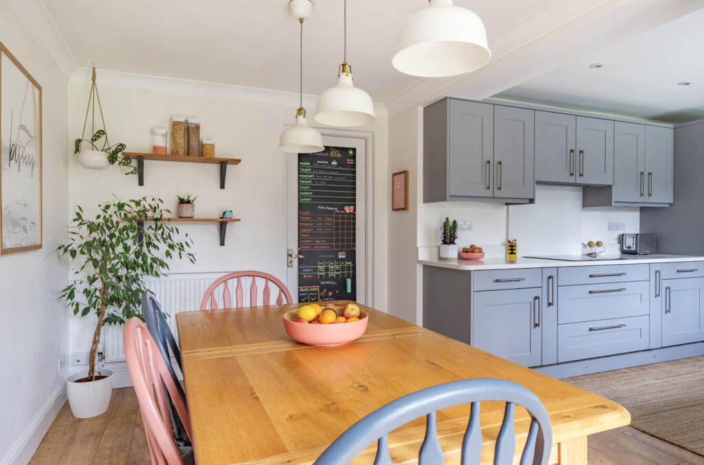 1373597-23-68ff77...