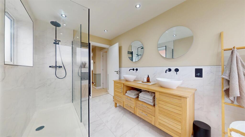 Paisley Avenue Bathroom