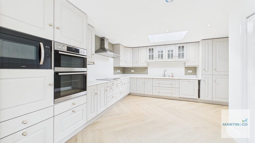 CAM05325G0-PR0028...