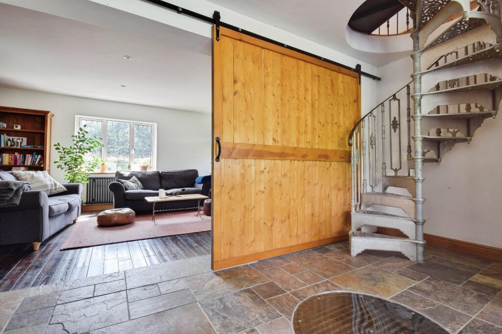 2nd Staircase &amp; Well