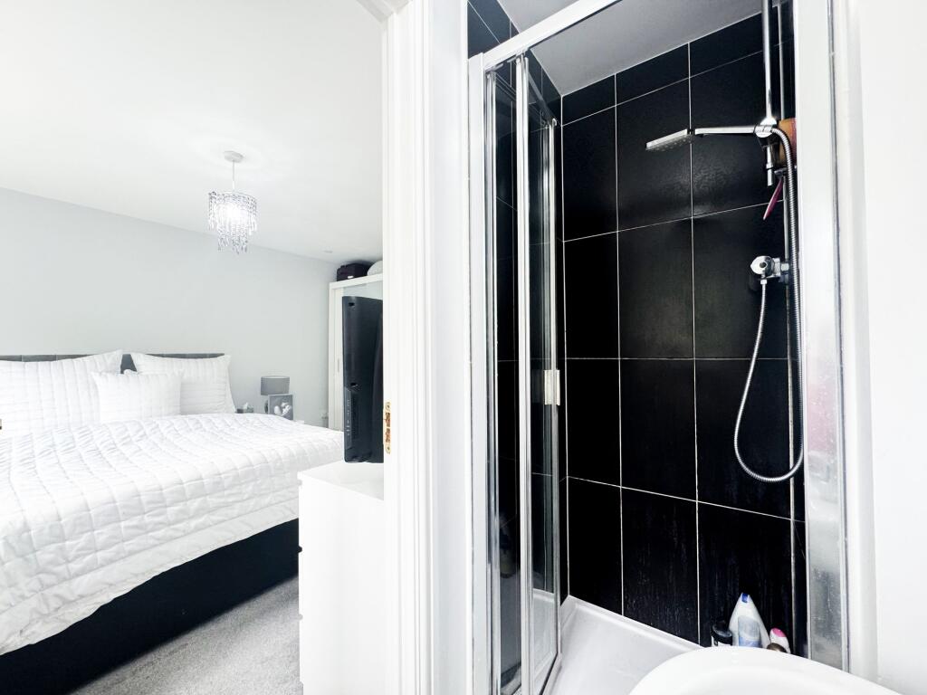 En-Suite Bathroom