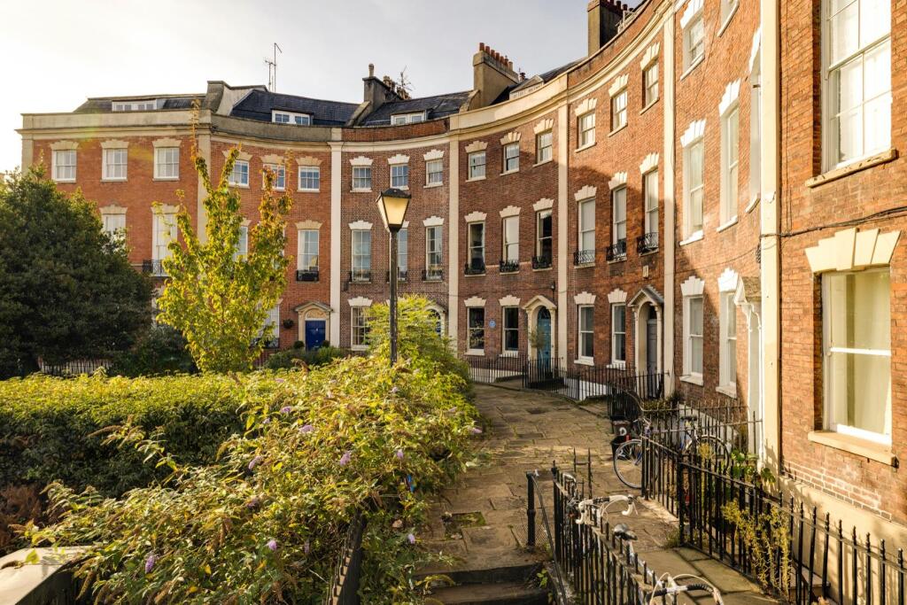 5 Berkeley Crescent 14.jpg