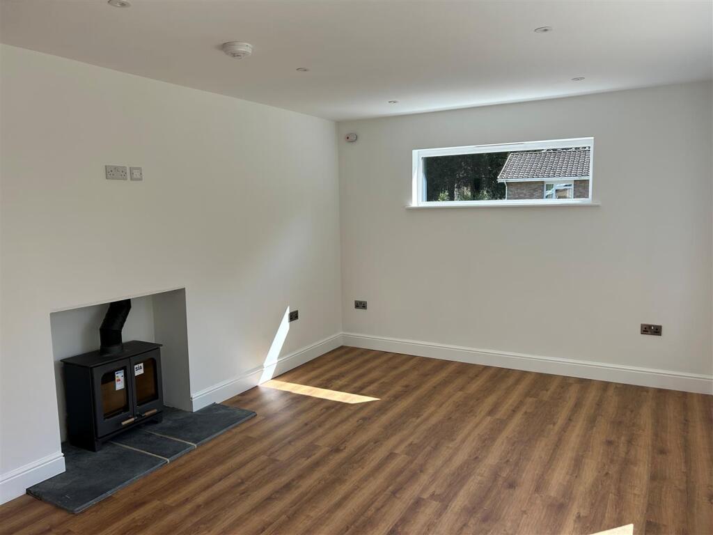 14 Selwyn Close sitting room.jpg