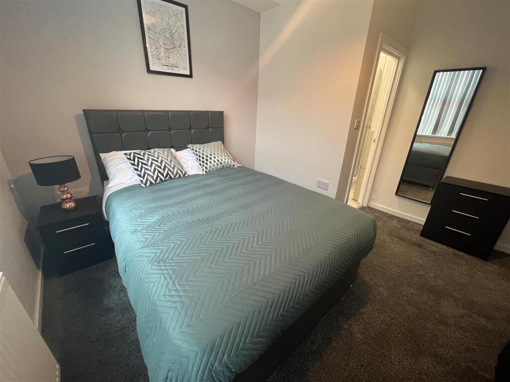 Bed 1.jpg
