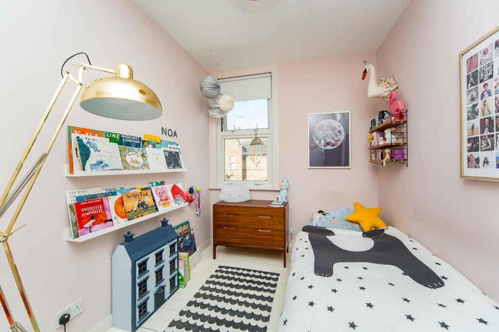 Elphinstone Road, E17