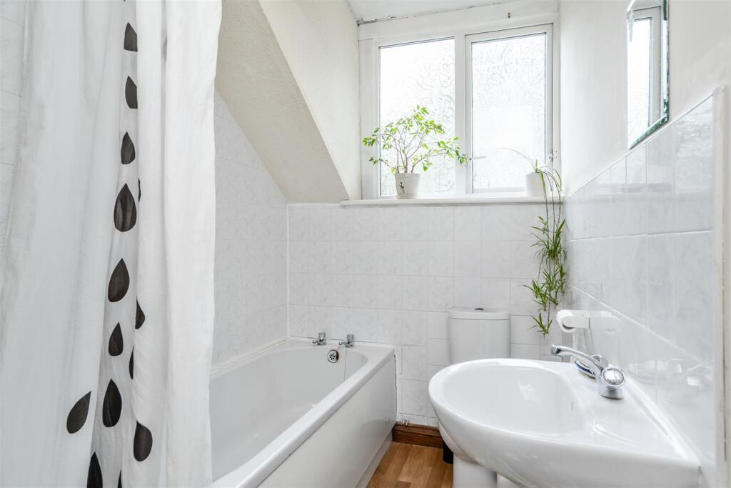 10, 121 Sandford Road_3.jpg