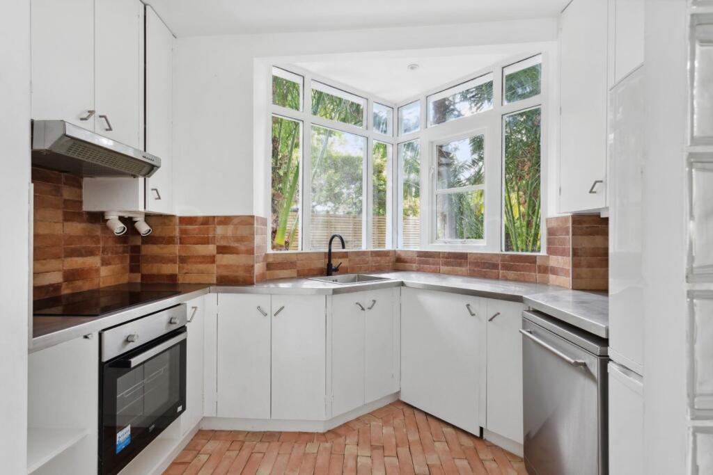 1605202518_PTIME_1c Ickburgh Road _E5 8AF_007.jpg