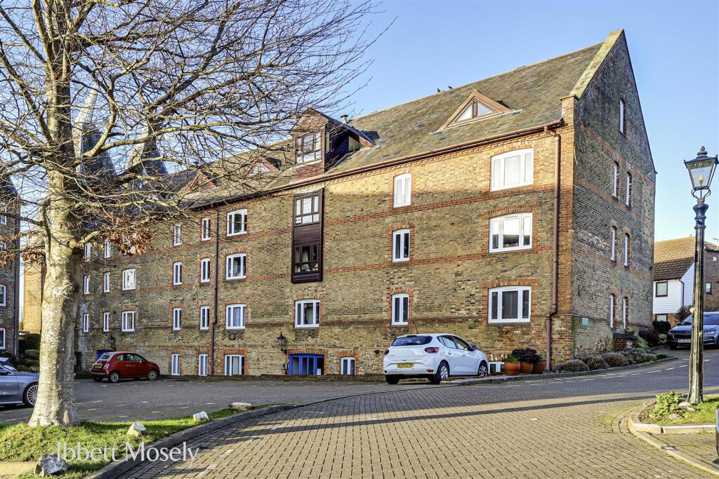 1.  1 The Maltings, Carpenters Lane, TONBRIDGE, TN