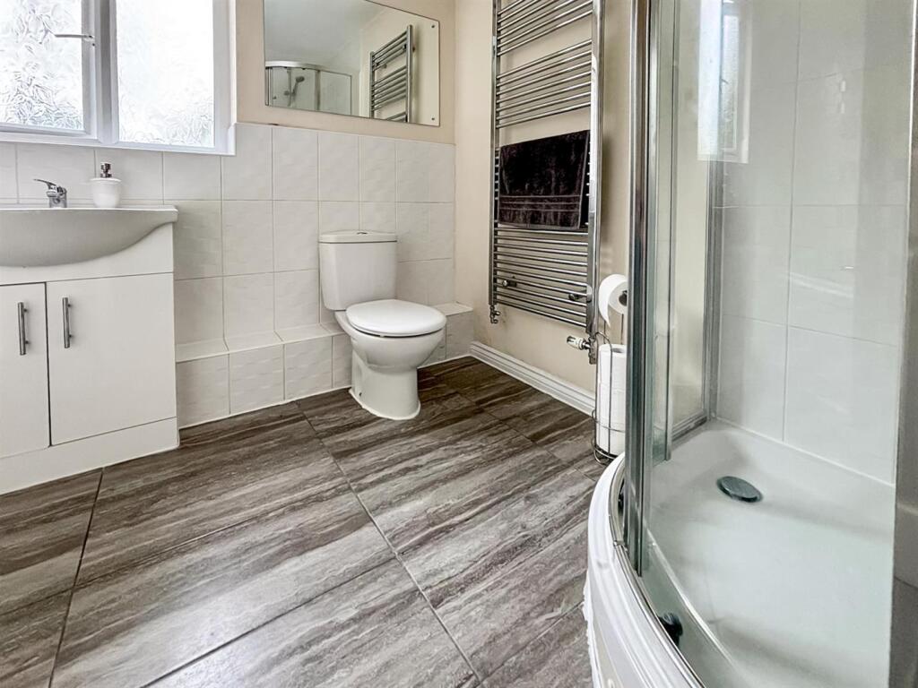 Family Bathroom/ WC: