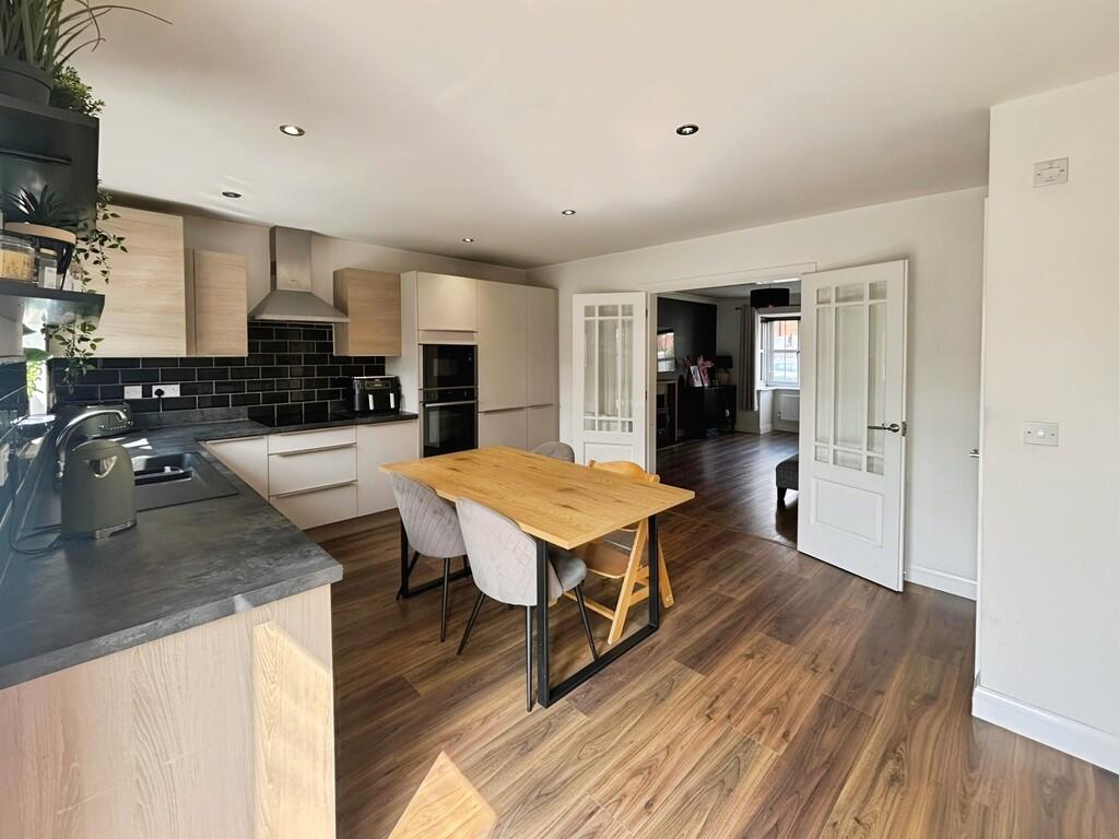 6b0116cb-WhatsApp...