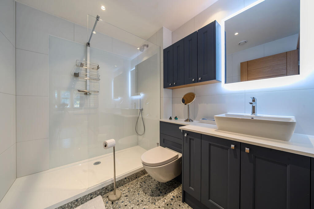 1305588-5-6842d9c...