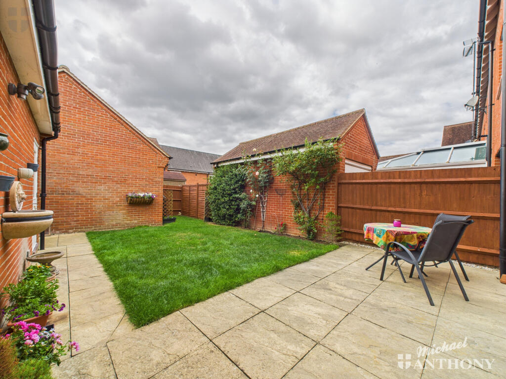 CAM03218G0-PR0735-STILL016