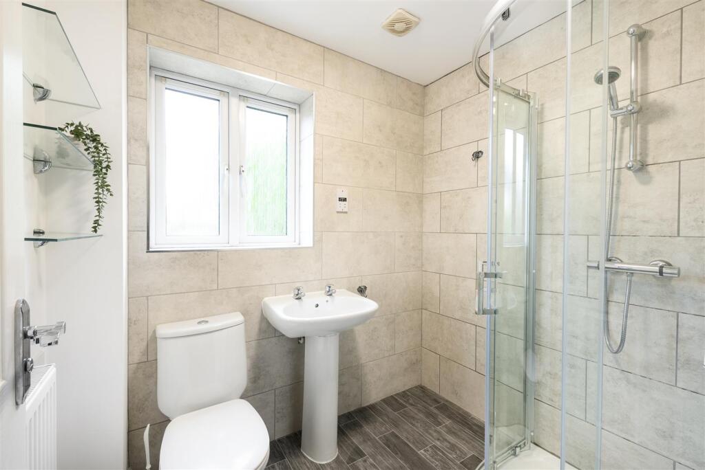 8 Middlewood Close-12.jpg