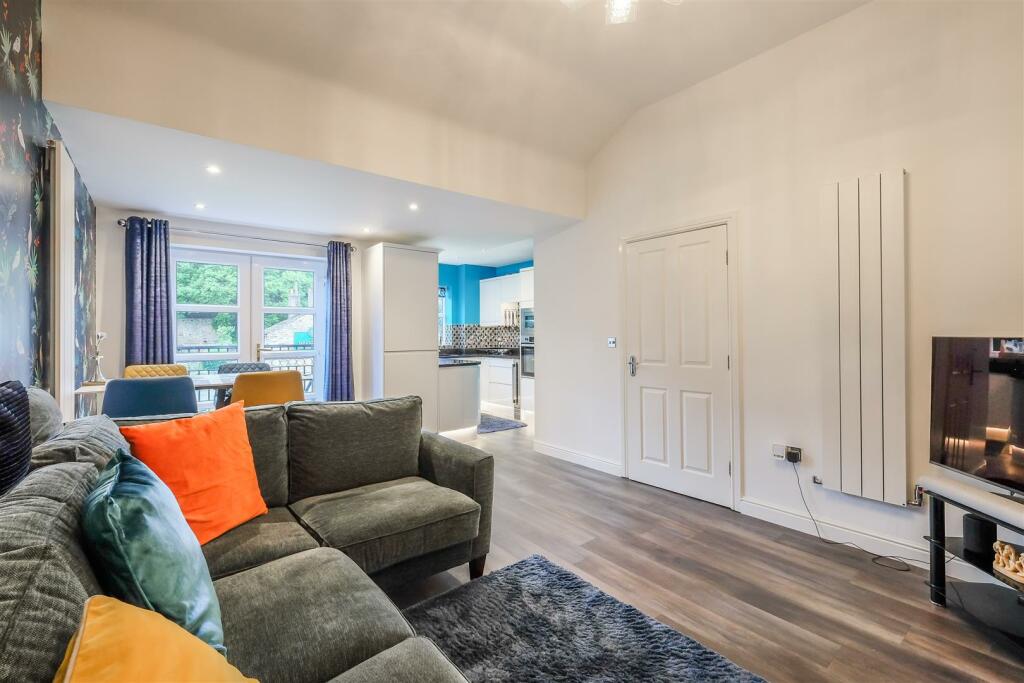 Lounge/ Kitchen