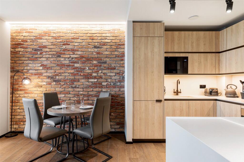 Kitchen /Dining