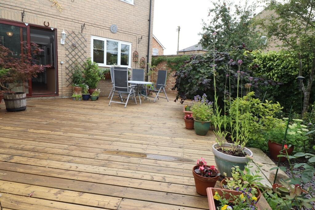 PATIO 2.JPG