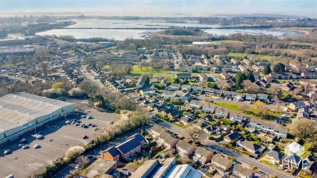 Close proximity to Poole Harbour