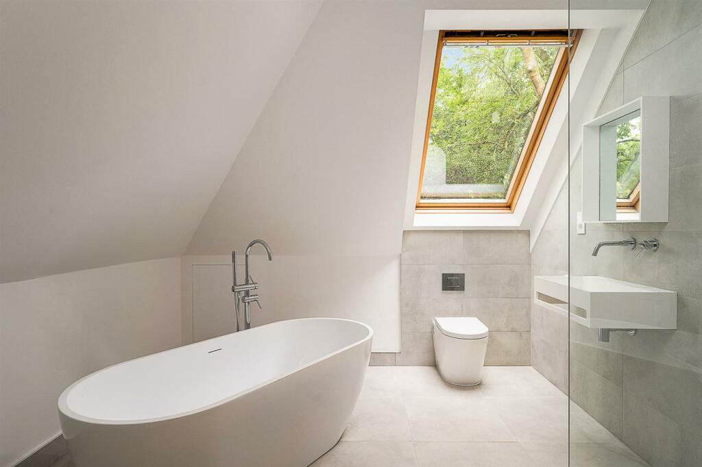 Bedroom 2 en suite