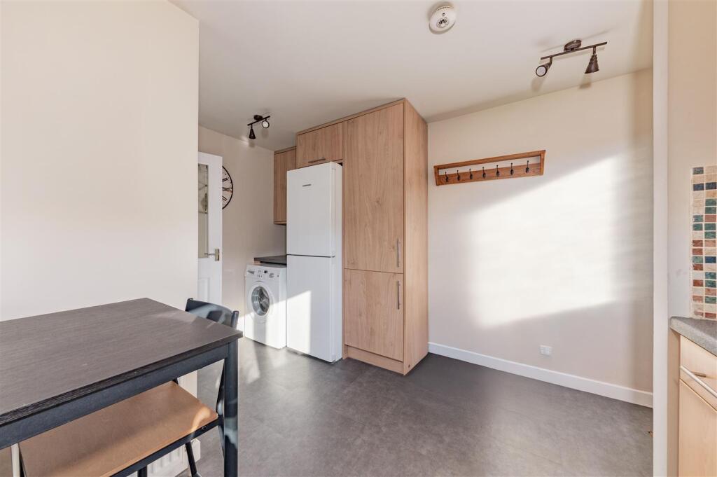 4 Kinloch Place Meigle-2.JPG