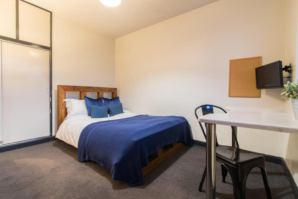 96FS Bedroom