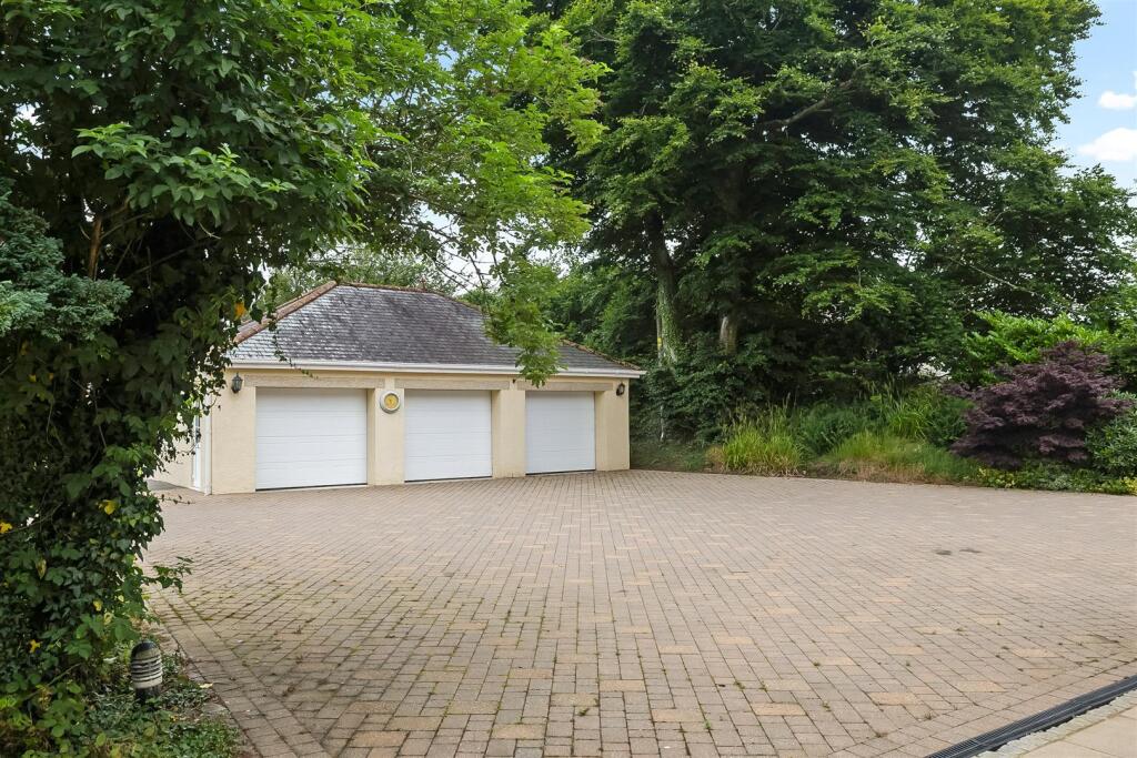 Triple Garage