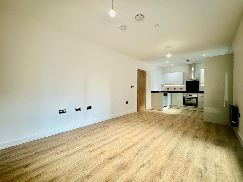 Living room pic 3.jpeg