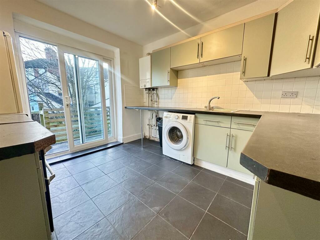 Kitchen 1.jpeg