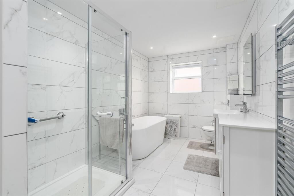 Apt 1 Fairway Lawns Solihull_5.jpg