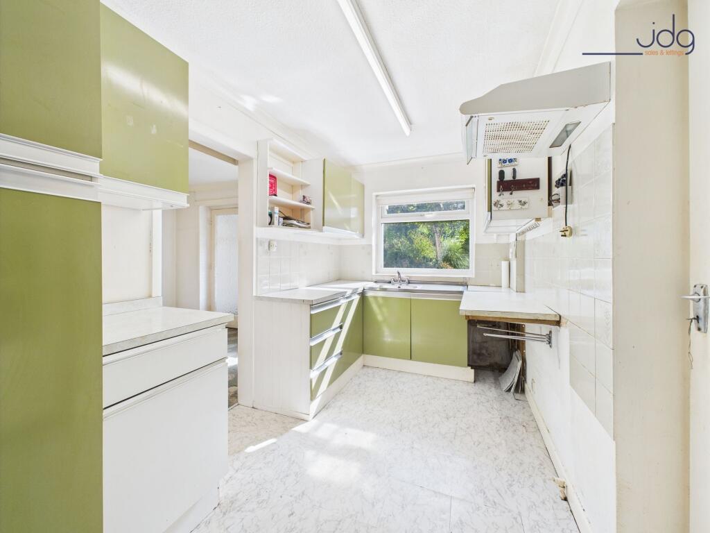 Kitchen with access to Integral garage