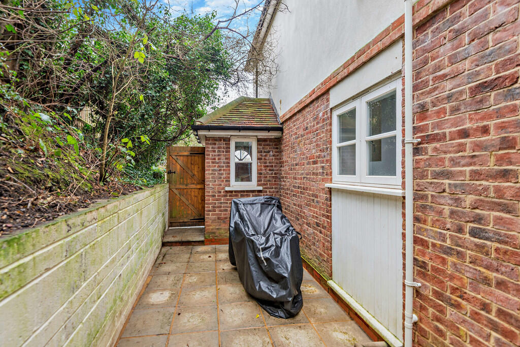 8633019-exterior0...