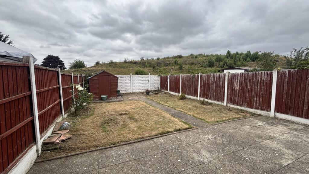 67 macdonalds close garden 3.jpeg