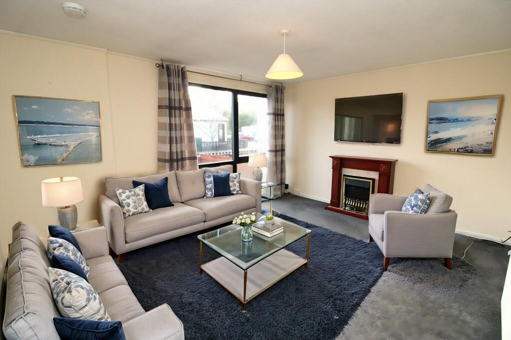 Lounge - STAGED
