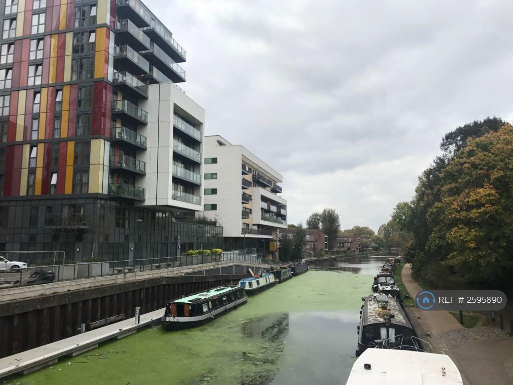 River Lea And Surrounding Neighbourhood