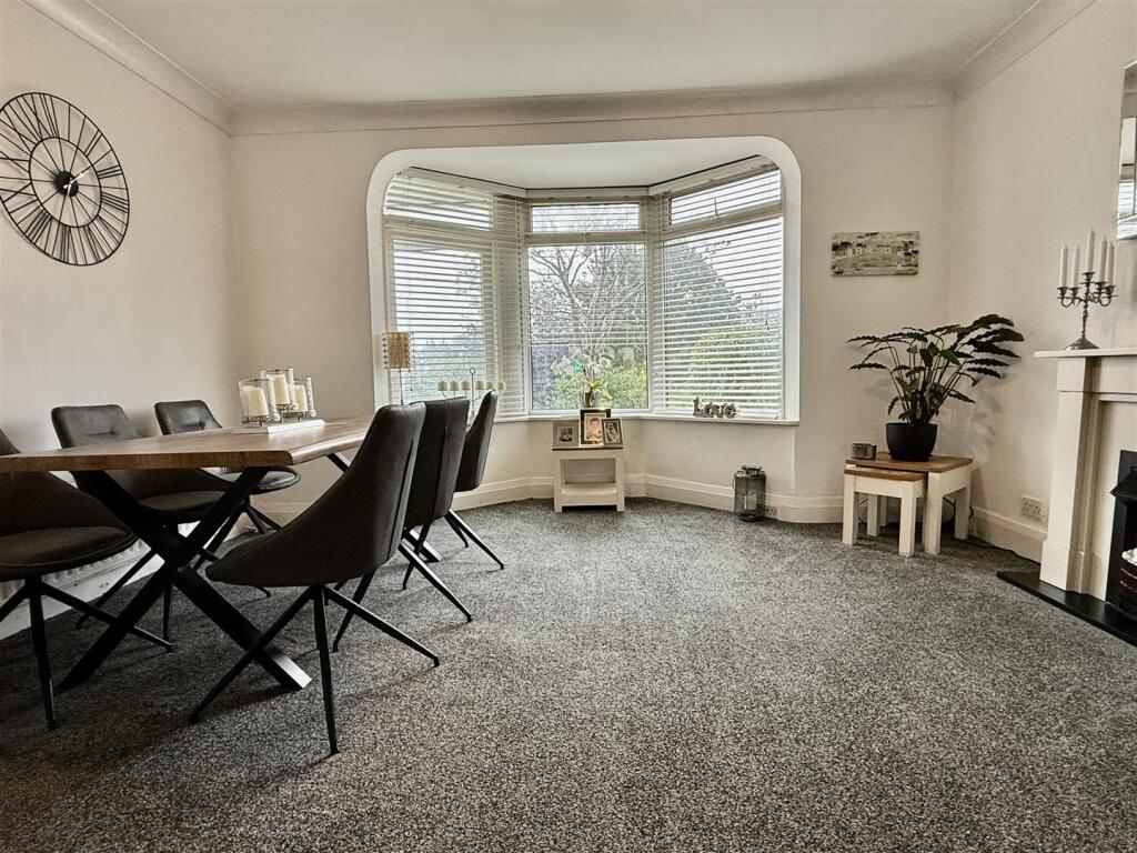 FRONT RECEPTION ROOM