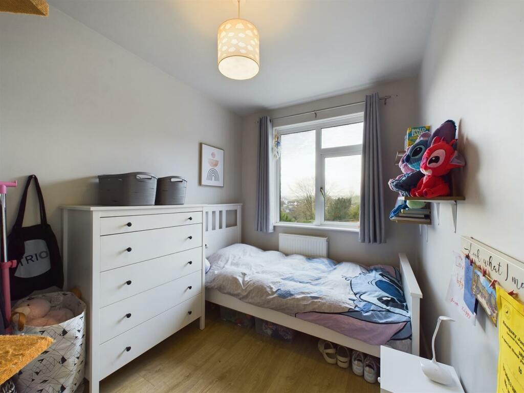Bed 3.jpg