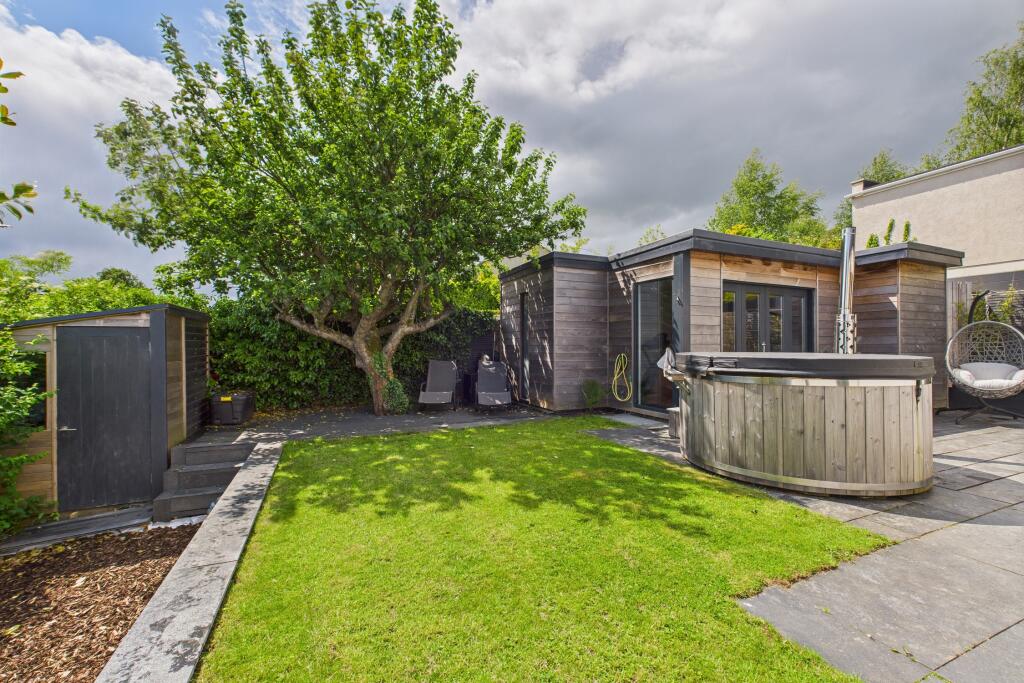 CAM04201G0-PR0088-STILL040