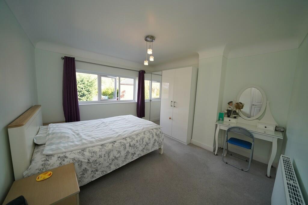 Garden facing bed...